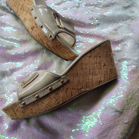 Women's Guess Sandals size 10. - Picture 14 of 15